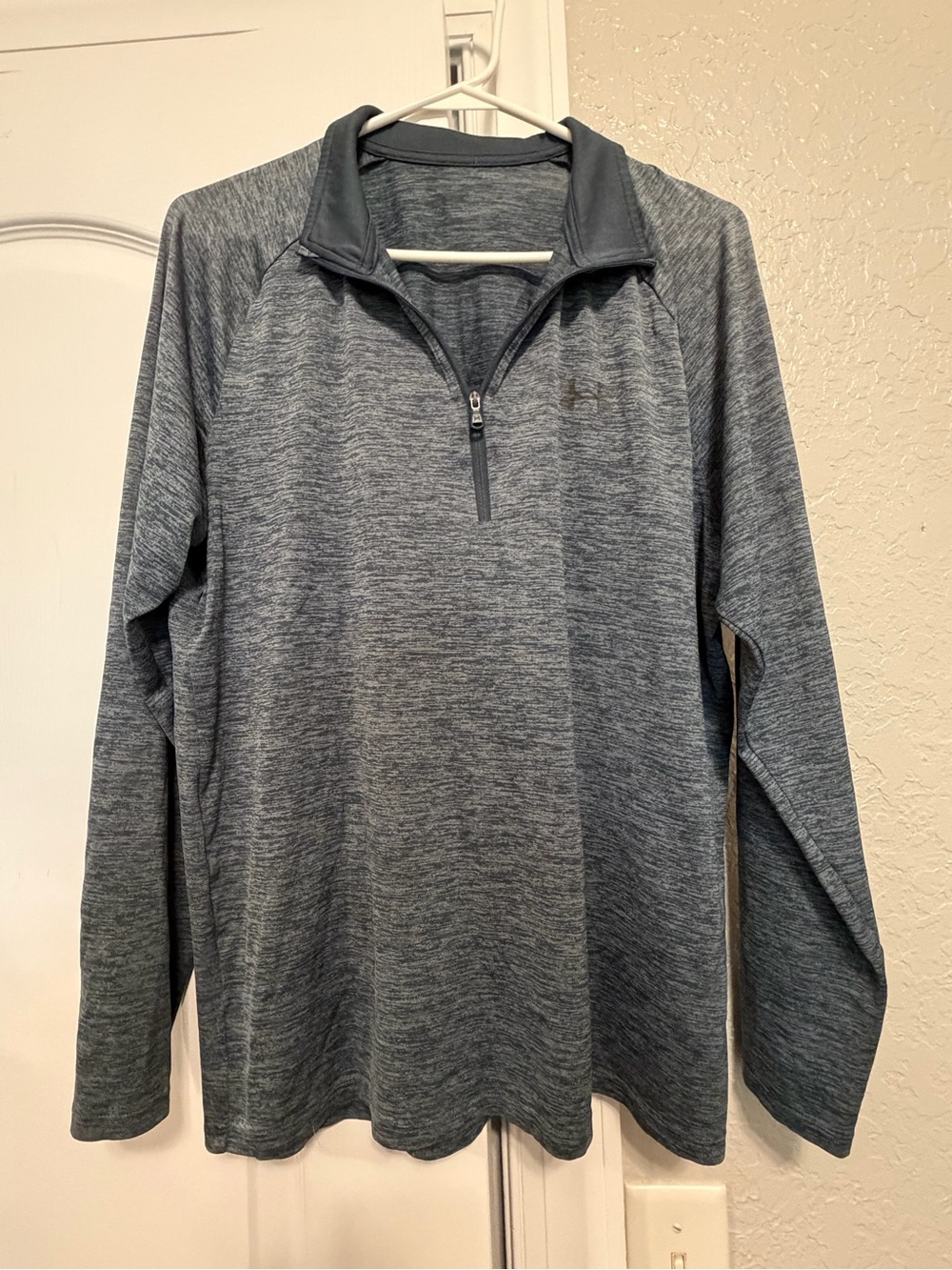 Under Armour Men's Heathered Charcoal 1/4 Zip Performance Pullover